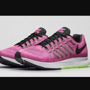 Nike tennis shoes zoom Pegasus